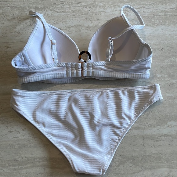 Woman’s Shade & Shore bikini - Picture 4 of 4